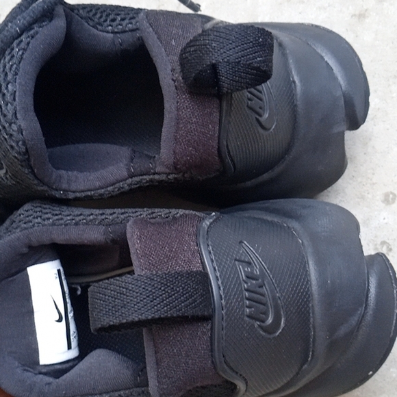 Youth Nike Presto Fly Sneakers (4y) - Picture 7 of 9
